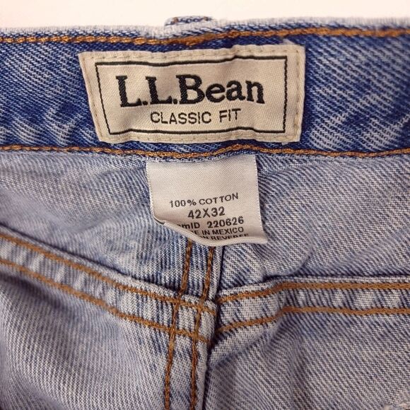 L.L. Bean Classic Fit Jeans Mens 42x30 Blue Light Wash Outdoors 12.5" Rise - Picture 3 of 7